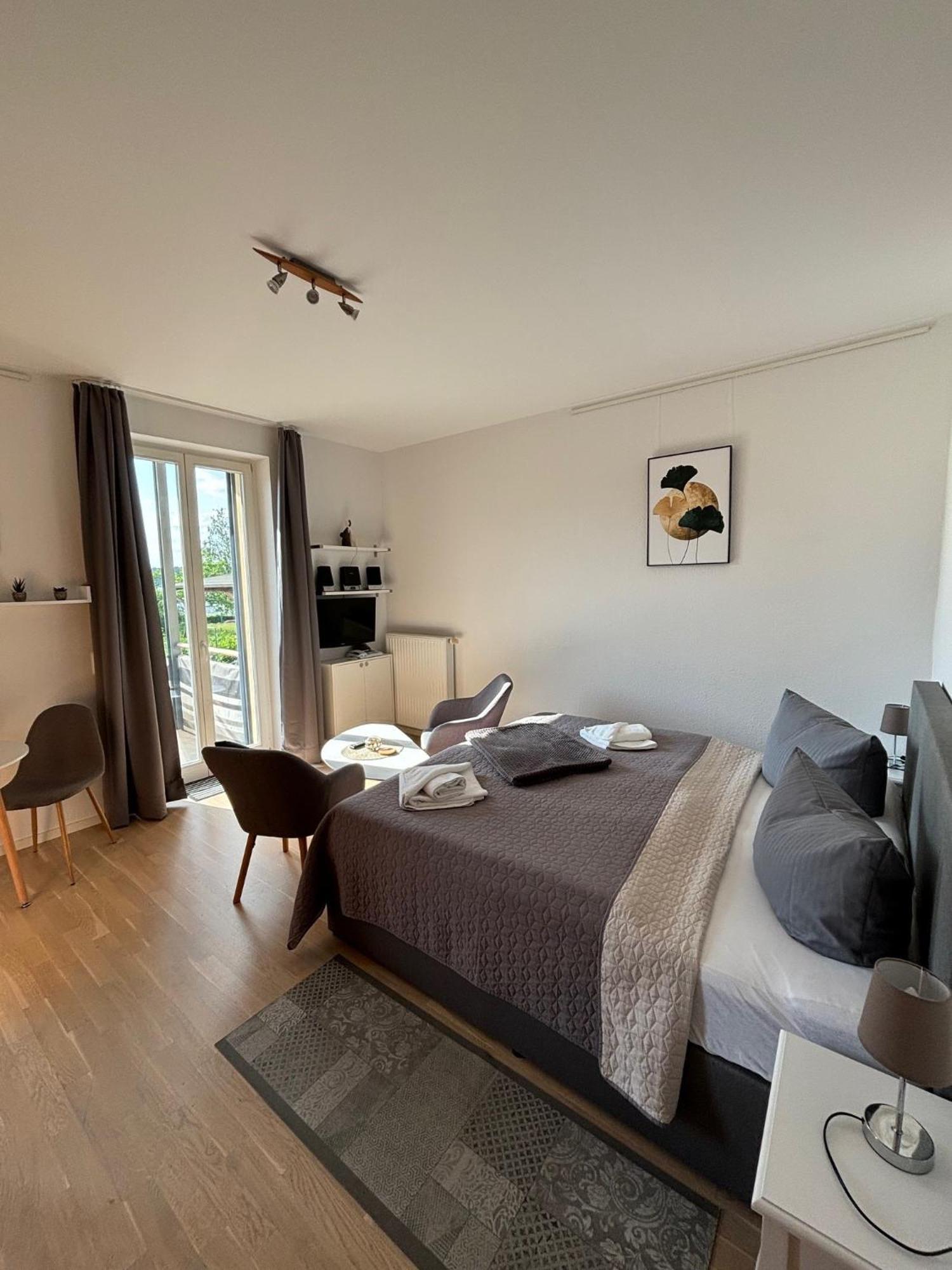 Einraumapartment Im Erdgeschoss Mit Seeblick Rheinsberg Extérieur photo