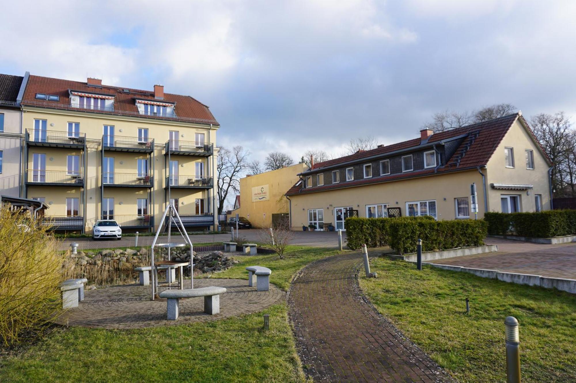 Einraumapartment Im Erdgeschoss Mit Seeblick Rheinsberg Extérieur photo
